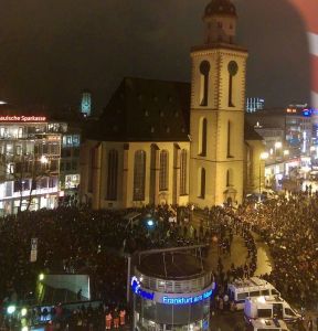 UNSERE STADT UNSERE REGLEN!
 KEIN PLATZ FÜR #RASSISMUS - #PEGIDA #BLOCKIEREN
Pegida in Frankfurt verhindern!